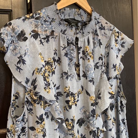 Michel Studio Tops - 🎉 Host Pick 🎉 Michel Studio EUC Sz18 Semi-Sheer Blue Floral Sleeveless Blouse